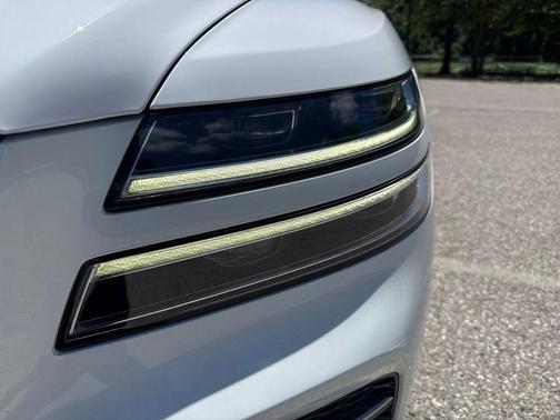 Alta White 2024 Genesis G80 2.5T