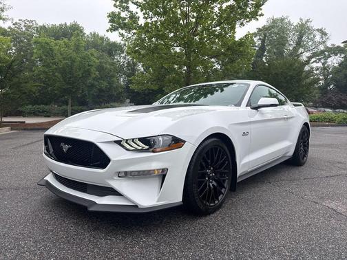 Oxford White 2019 Ford Mustang GT Premium