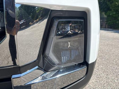 White 2025 Hyundai SANTA CRUZ Limited