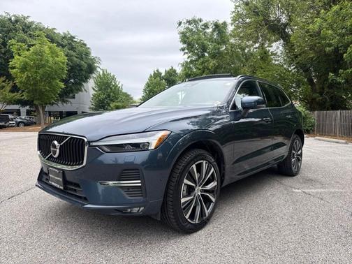 Denim Blue Metallic 2022 Volvo XC60 B5 Momentum