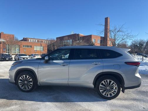 2021 Toyota Highlander Platinum