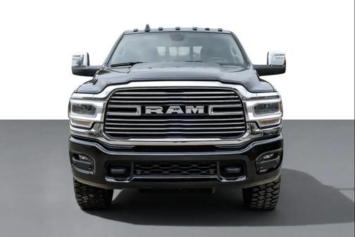 Diamond Black Crystal Pearlcoat 2023 RAM 3500 Laramie Crew Cab 4x4 6'4' Box