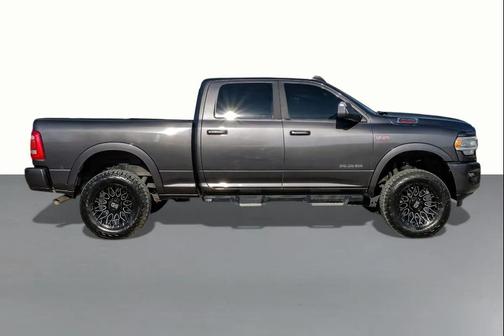 2022 RAM 2500 Laramie Crew Cab 4x4 6'4' Box