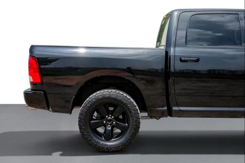Brilliant Black Crystal Pearlcoat 2018 RAM 1500 Big Horn