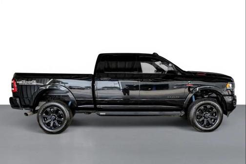 Diamond Black Crystal Pearlcoat 2019 RAM 2500 Laramie Crew Cab 4x4 6'4' Box
