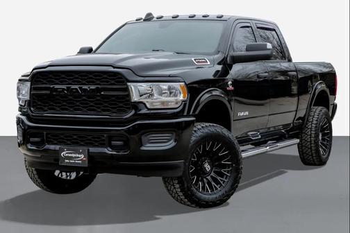 2022 RAM 2500 Tradesman Crew Cab 4x4 6'4' Box