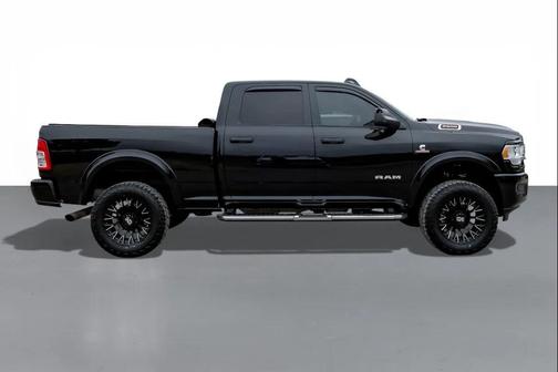 2022 RAM 2500 Tradesman Crew Cab 4x4 6'4' Box