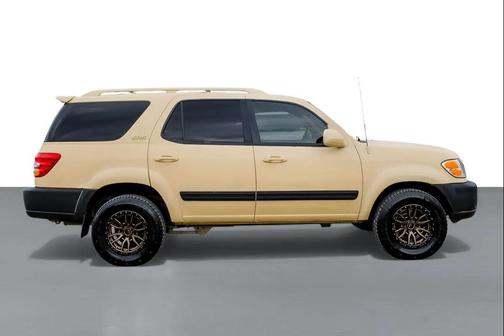 2004 Toyota Sequoia SR5