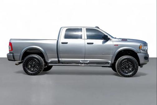 2022 RAM 2500 Tradesman Crew Cab 4x4 6'4' Box