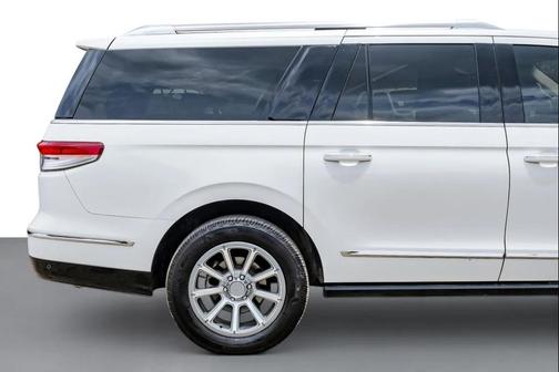 PRISTINE WHITE METALLIC 3C 2022 Lincoln Navigator Reserve