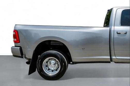 2023 RAM 3500 Laramie Crew Cab 4x4 8' Box