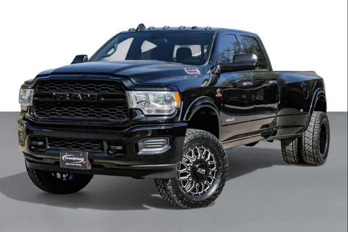 2022 RAM 3500 Tradesman Crew Cab 4x4 8' Box