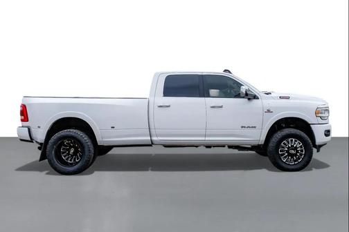 2020 RAM 3500 Laramie Crew Cab 4x4 8' Box