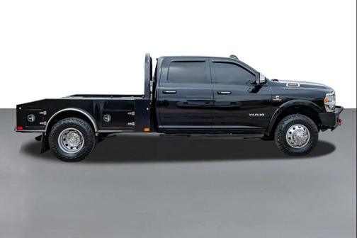 Diamond Black Crystal Pearlcoat 2022 RAM 3500 Laramie Crew Cab 4x4 8' Box