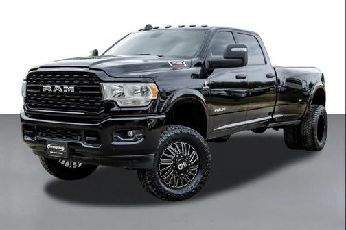 Diamond Black Crystal Pearlcoat 2024 RAM 3500 Lone Star Crew Cab 4x4 8' Box