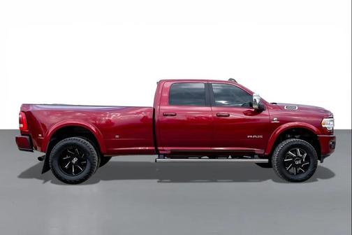 2024 RAM 3500 Laramie Crew Cab 4x4 8' Box
