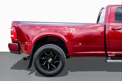 2024 RAM 3500 Laramie Crew Cab 4x4 8' Box