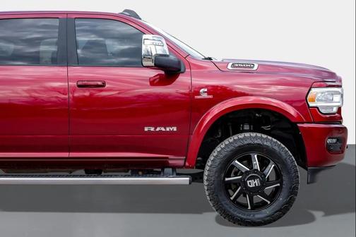 2024 RAM 3500 Laramie Crew Cab 4x4 8' Box