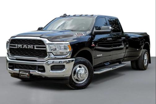 Diamond Black Crystal Pearlcoat 2022 RAM 3500 Tradesman Crew Cab 4x2 8' Box