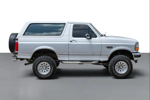 White 1996 Ford Bronco XLT