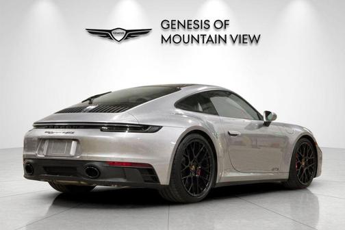 2024 Porsche 911 Carrera 4 GTS