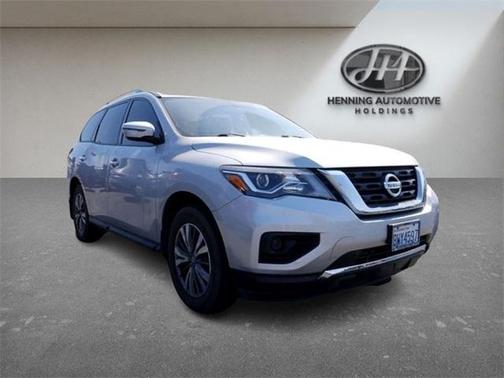 Photo 1 of 14 of 2020 Nissan Pathfinder S
