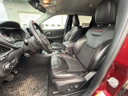 2020 Jeep Cherokee Trailhawk