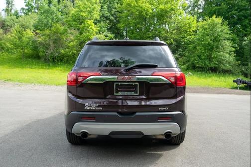 RED 2018 GMC Acadia SLT-1