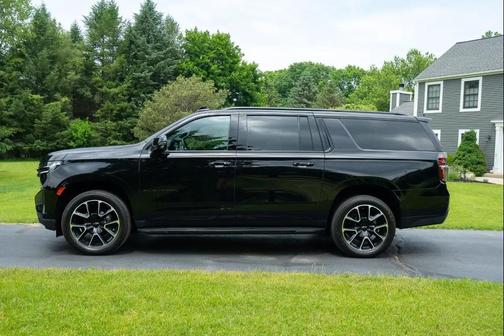 Black 2023 Chevrolet Suburban RST