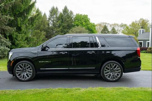 Onyx Black 2025 GMC Yukon XL Denali Ultimate