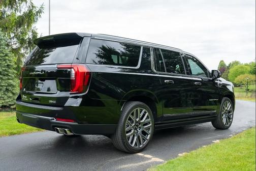 Onyx Black 2025 GMC Yukon XL Denali Ultimate