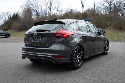GRAY 2015 Ford Focus SE
