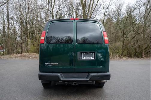 GREEN 2014 Chevrolet Express 3500 LS