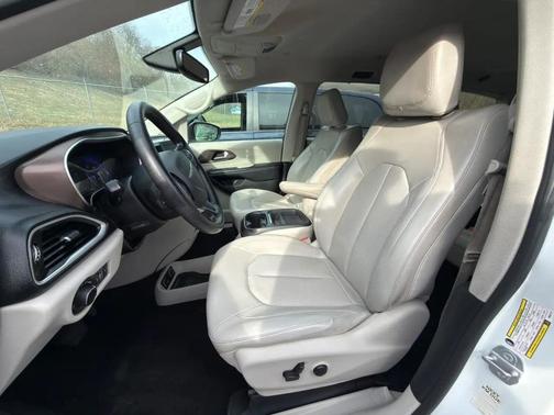 2021 Chrysler Voyager LXI