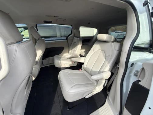 2021 Chrysler Voyager LXI