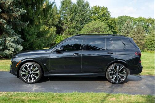 2023 BMW X7 M60i