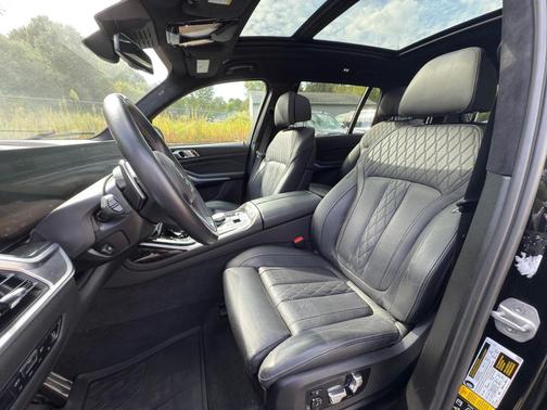2023 BMW X7 M60i