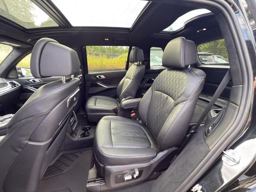 2023 BMW X7 M60i