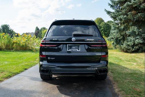 2023 BMW X7 M60i