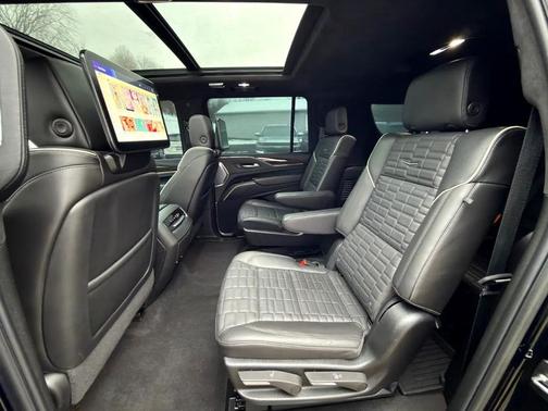 2024 Cadillac Escalade ESV Sport Platinum