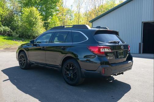 Crystal Black Silica 2018 Subaru Outback 2.5i Limited