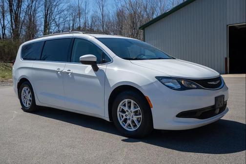 Bright White Clearcoat 2021 Chrysler Voyager LXI