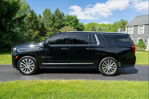 Onyx Black 2023 GMC Yukon XL Denali