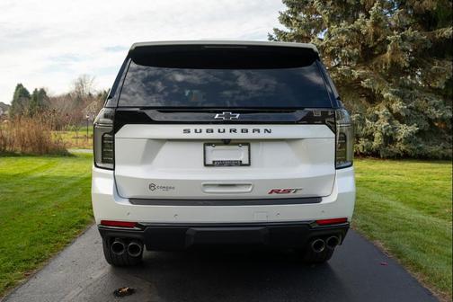 2025 Chevrolet Suburban RST