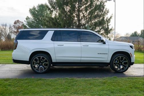 2025 Chevrolet Suburban RST