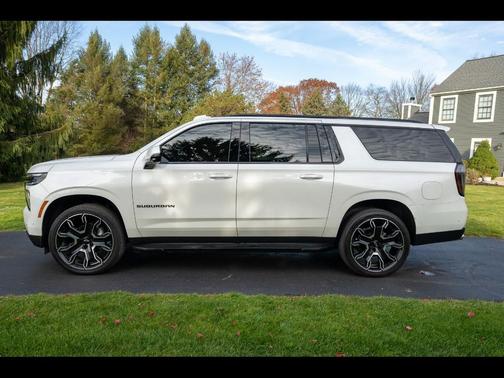 2025 Chevrolet Suburban RST