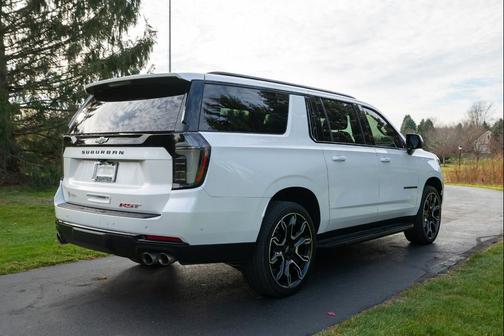 2025 Chevrolet Suburban RST