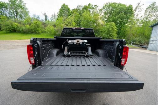 BLACK 2020 GMC Sierra 2500 SLE