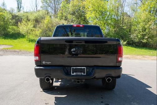 Diamond Black Crystal Pearl 2019 RAM 1500 SLT