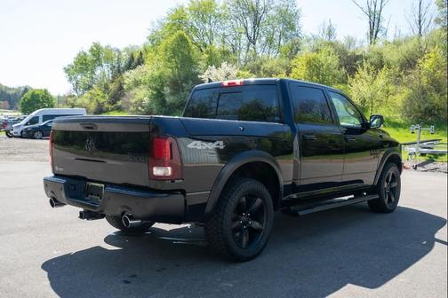 Diamond Black Crystal Pearl 2019 RAM 1500 SLT